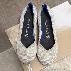 Rothy's Women's Flat Ballet Shoes in Light Gray with Blue Trim